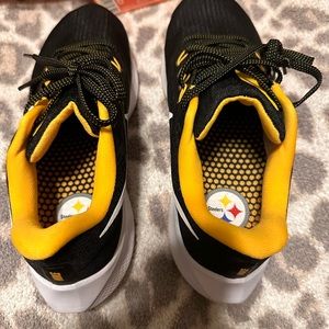 Nike Pegasus Steelers Tennis shoes. Size 6
